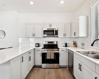 Breezy Modern House With Pool Bbq - Casa Grande - Küche