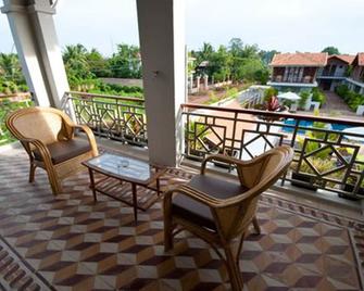 Bambu Hotel - Ciudad de Battambang - Balcón