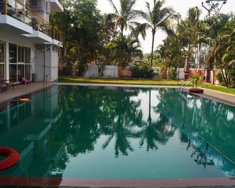 Nilaya Nest Away - Alibag - Басейн