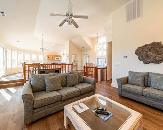 Dolphin's Song - Corolla - Living room