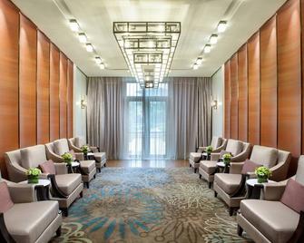 Holiday Inn Dalian Hot Spring By IHG - Dalian - Lounge
