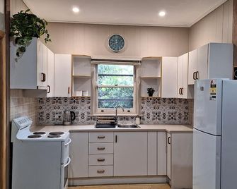Bokkie's Barn - Country Charm in the heart of Richmond - Richmond - Cocina