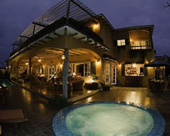 Casa La Iguana - Galapagos waterfront luxury villa - Puerto Ayora - Building