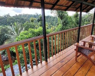 Aalterra Resort by The Almanac - Tariyode - Balkon