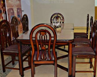 Luxury Hotel And Restaurant - Bahāwalpur - Sala pranzo