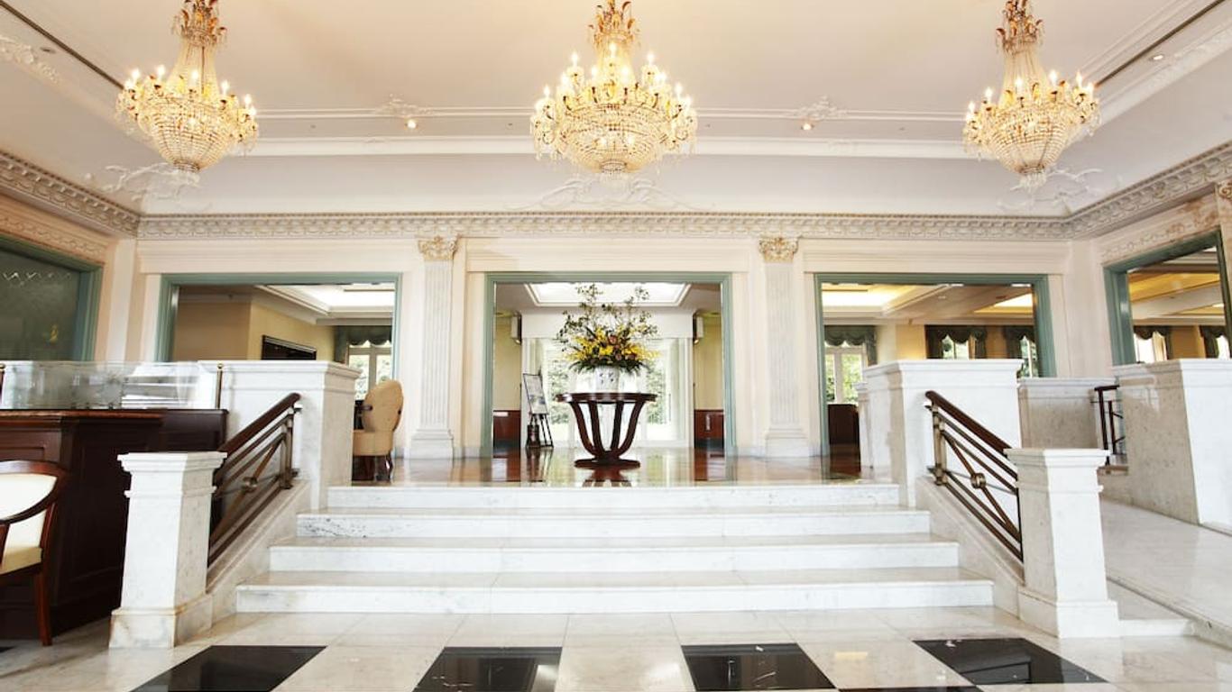 هوتل دين هاج هويس تن بوش