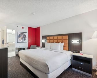 Ramada by Wyndham Temple Terrace/Tampa North - טמפה