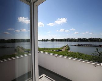 Hotel Fährhaus km734 - Düsseldorf - Balcony