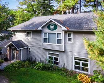 Renovated Muskoka cottage right on lake - Breeze - Dwight - Gebäude