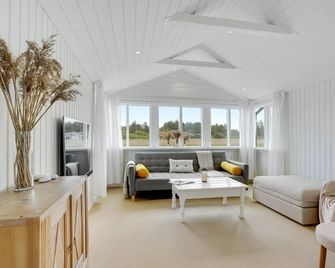 1 Bedroom Beautiful Home In Løgstør - Løgstør - Sala de estar
