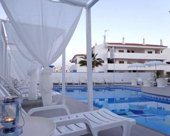 KR Hotels - Albufeira Lounge - Albufeira - Pool