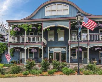 Stone Waters Inn - Bellaire - Edificio