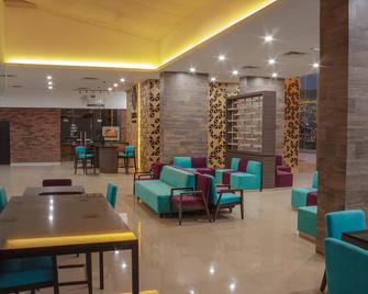 Hotel Kavia Monterrey - Monterrey - Lobby