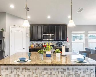 Sapphire Island/King bed “Rock Springs/Wekiva” - Apopka - Kitchen