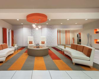 La Quinta Inn & Suites by Wyndham Harrisburg-Hershey - Harrisburg - Lounge