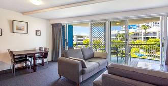 Coral Sea Apartments - Maroochydore - Living room