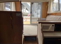 Cozy 34’ House Boat in Providence/East Providence Bay - East Providence - Bedroom