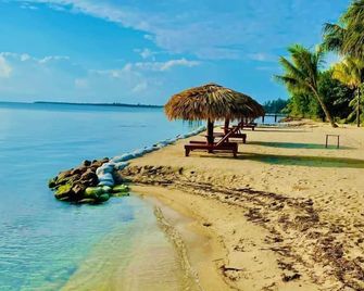 Kin Resort Lodge - Seine Bight Village - Strand