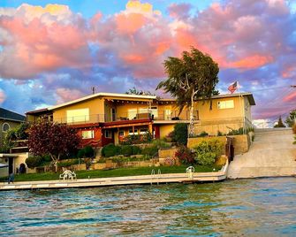 Lake Front home w/Dock & Boat Launch Closer to the Sun Lake House - Moses Lake - Будівля