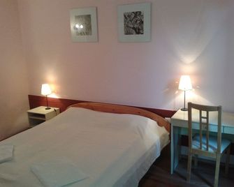 Bed Breakfast Hotel Budapest - בודפשט - חדר שינה