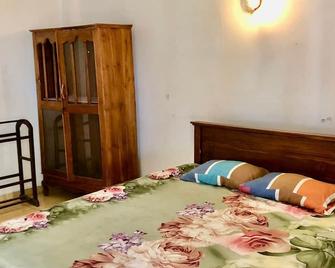 Lagoon Waves - Katunayake - Bedroom
