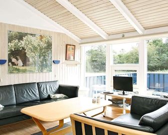 Secluded Oasis with Pool - By Traum Ferienwohnungen - Ålbæk - Living room