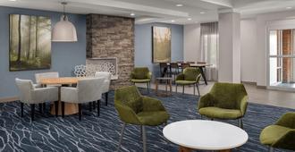 Fairfield Inn & Suites by Marriott Roanoke Hollins/I-81 - Roanoke - Area lounge