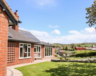 Bryn Caer - Montgomery - Building