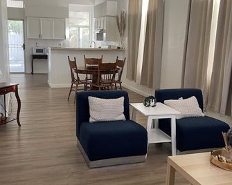 Las Vegas Oasis - North Las Vegas - Living room