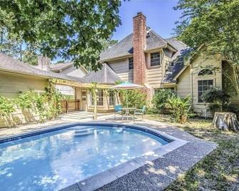 Open, Comfortable Kingwood Home Family Friendly With Pool Must See - Humble - Pool
