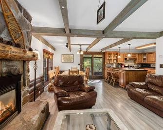 Secluded Family Getaway Cabin near Whiteface - Upper Jay - Sala de estar