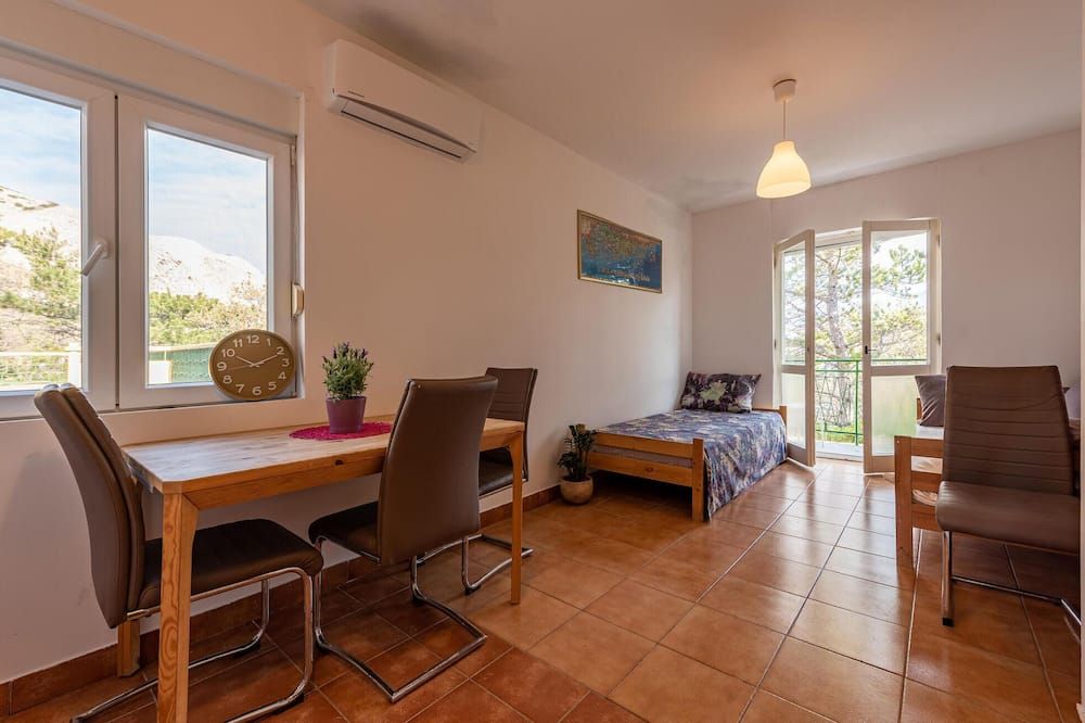 2 Bedroom Stunning Apartment In Novalja - نوفالجا - غرفة نوم