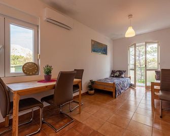 2 Bedroom Stunning Apartment In Novalja - Novalja - Habitación