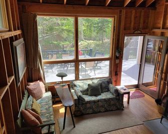 Ebb And Flow | 4 Bed, 2 Bath - Boothbay - Living room