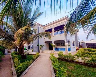 Sun Rise Apt #5 The Retreat Apartments - Brufut