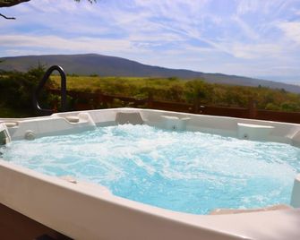 Secluded Hot Tub, Pool, Escape - Bootle