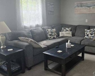Home Away From Home - Cozy Stay Near College - Oberlin - Sala de estar