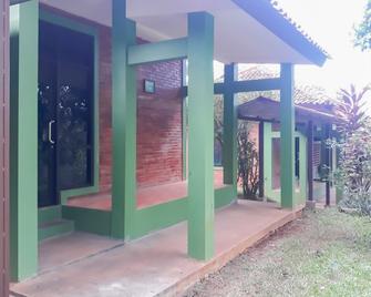 Urbanview Resort Vedca Cianjur by RedDoorz - Cianjur - Vista del exterior