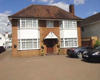 Gibtel Lodge & Cafe - Slough - Building