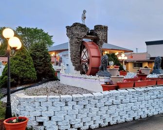 Woodland Inn - Niagara Falls