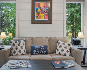 Cree Bay Cabin - Pequot Lakes - Living room