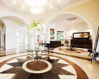 Dome Hotel - Kyrenia - Hall d’entrée