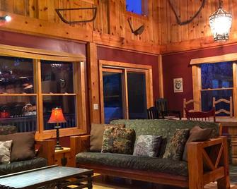 Ski Crystal! 4 Floors Of Fun! Gameroom! Pontoon Boat! Kayaks! New Wifi! - Arcadia - Living room