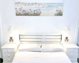 Empress Select Holiday Flats - Blackpool - Bedroom