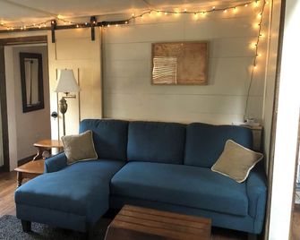 Little Blue Basecamp - Cle Elum - Salon