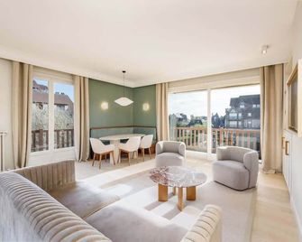 Luxury sea view 3BR-2BA with services in Deauville - Deauville - Stue