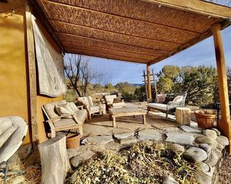 Private Hiking, 6-Acre Sanctuary, Dog friendly, Epic Views, Fireplaces, Pool - Española - Patio