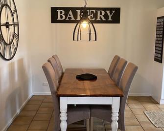 Farm stay with alpacas at your doorstep - Cromer - Dining room