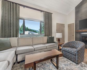 Bluegreen Vacations Streamside at Vail, an Ascend Collection Resort - Vail - Living room