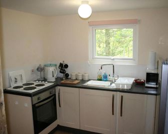 Barn Cottage - Farm Park Stay With Hot Tub, Bbq & Fire Pit - Pontlliw - Keuken